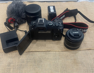 Canon EOS R8 Mirrorless camera w/ 2 lenses, flash & creators microphone bundle