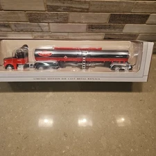 SpecCast 1:64 Scale 33024 Peterbilt 385 PB w/Fuel Tanker Chrome Die Cast NIB