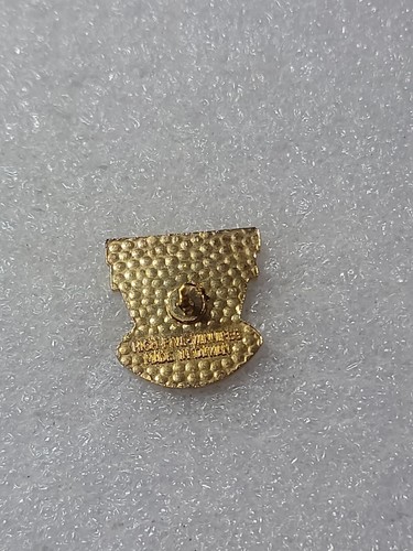 CFL Football Winnipeg Blue Bombers Logo 1968-1994 Lapel Pin Gold Toned Clutch - Picture 3 of 4