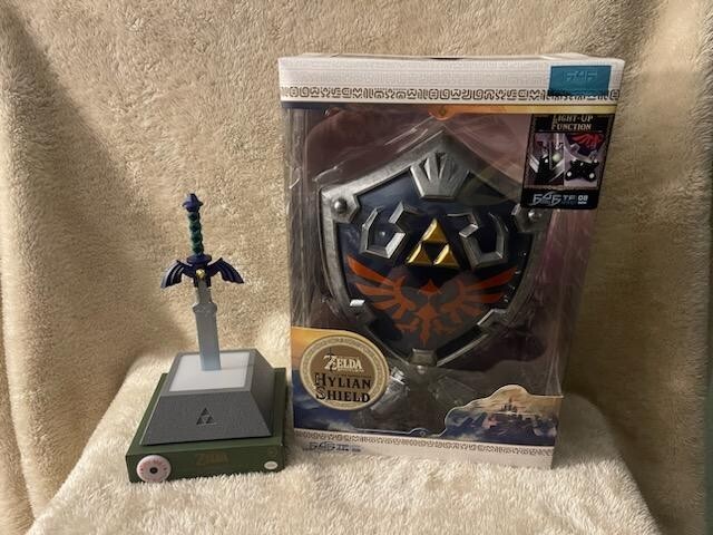 Zelda: BOTW - Hylian Shield Collector's Edition & Paladone Master