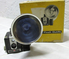 VINTAGE 1950s KODAK BROWNIE HAWKEYE CAMERA w/ FLASH  BULB  BOX