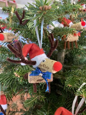 Handgefertigter Christbaumschmuck aus Kork Rentier
