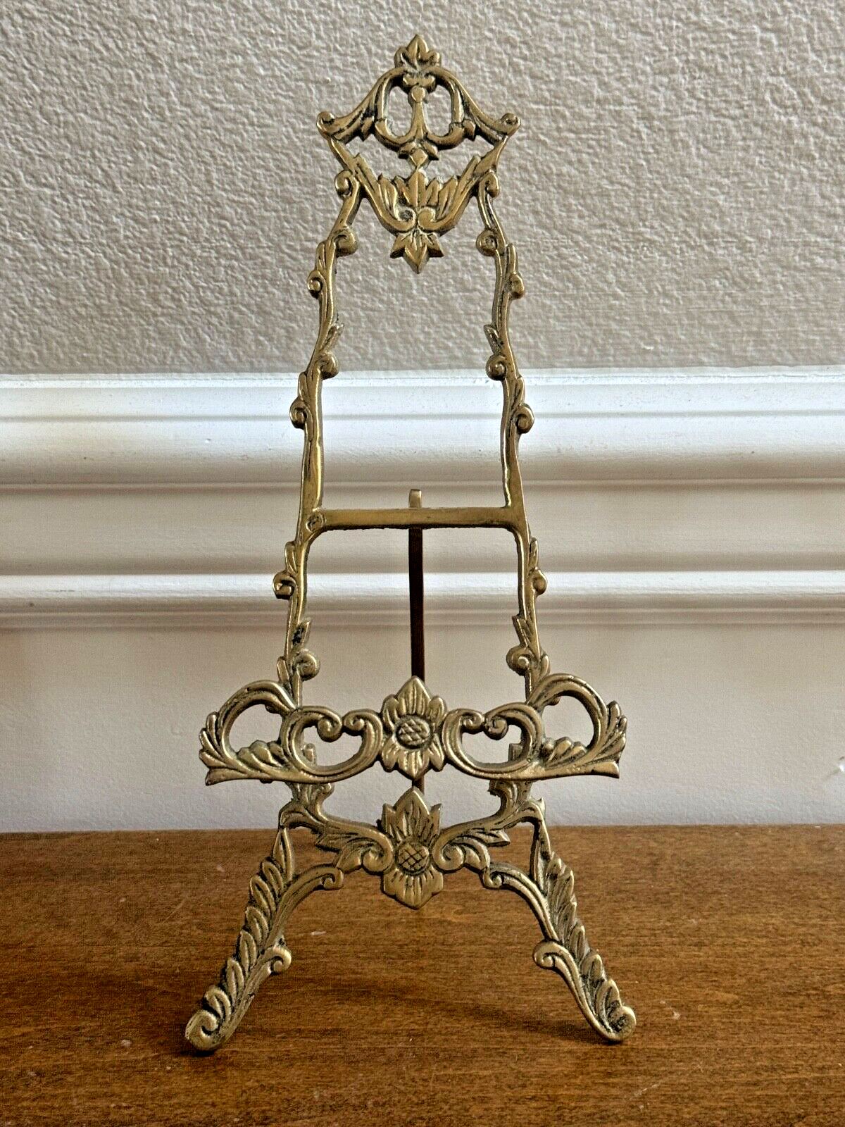 VINTAGE DECORATIVE ORNATE BRASS EASEL PICTURE BOOK BIBLE PLATE DISPLAY STAND 9.5
