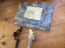 gilera runner fx-sp125-180 fuel flap catch and bracket 1998-2003