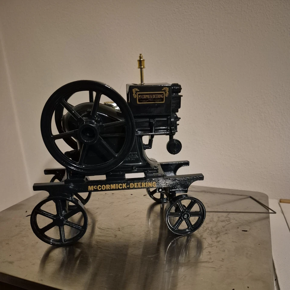 ERTL McCormick-Deering 1990 modelo "M" escala 1/6 metal fundido a presión Foto 3 de 3