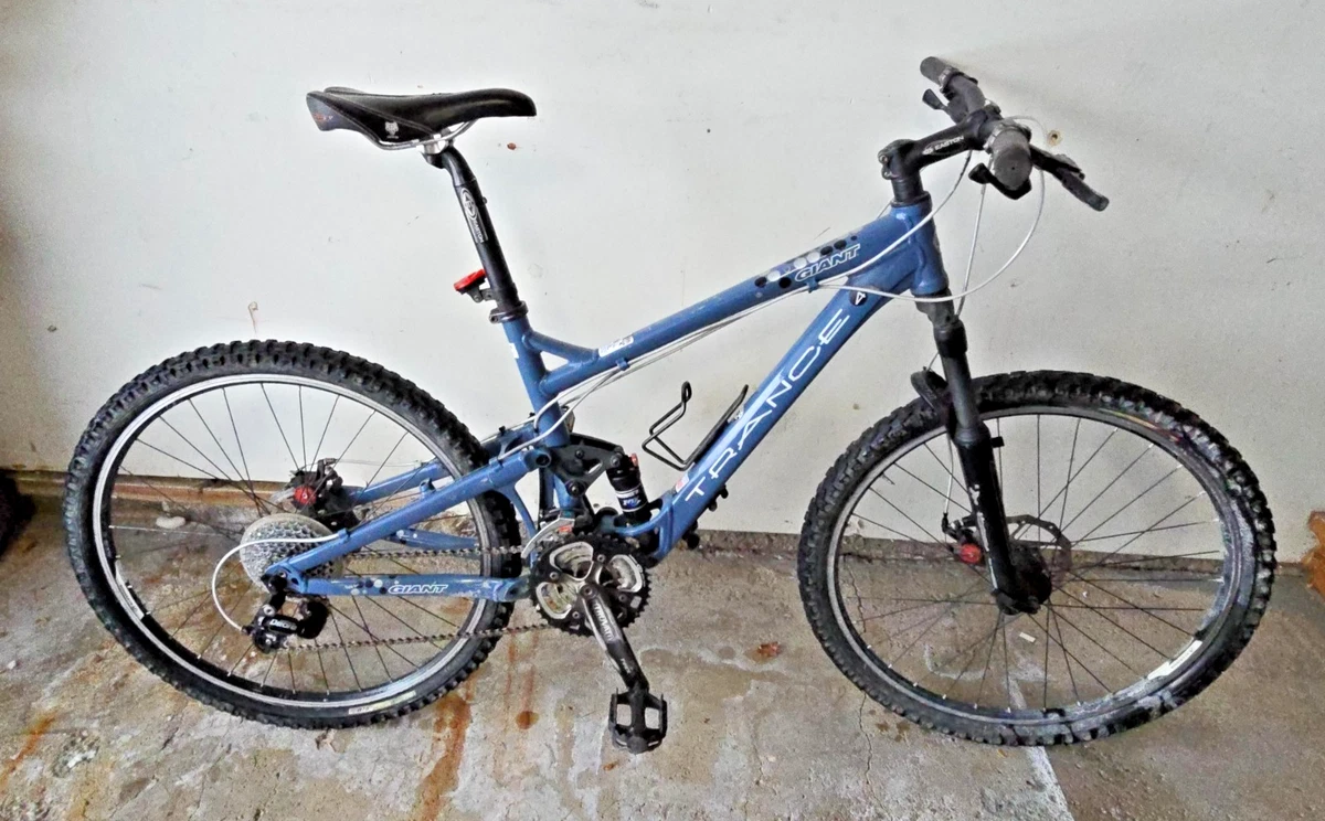 Giant Mountain Bike Full Suspension (Front & Rear) 26 in Bikes for