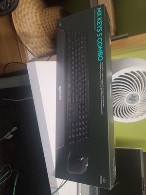 Logitech MX Keys S Combo - Wireless Keyboard, MX Master 3S Mouse & Palm Rest