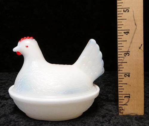 🐔🥚 Vintage White Milk Glass Hen on Nest Covered Dish – Red Comb & Wattle Candy
