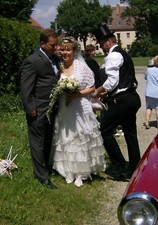 Brautkleid. Hochzeitskleid. Wunderschön von Apart in Creme weiß 