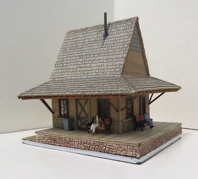 RAILWAY STATION. BUILT. WEATHERED. NICELY DETAILED. WOOD. UNIQUE! HO