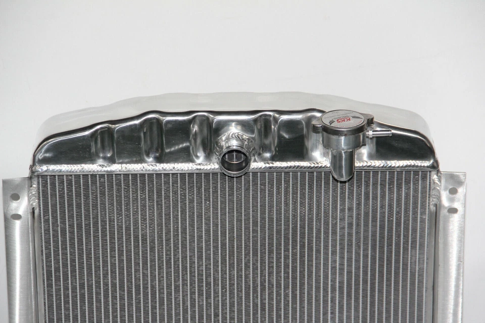 Полированный алюминиевый радиатор KKS подходит для Chevrolet Chevy Truck V8 1948-1954 годов выпуска с 3 рядами - Изображение 2 из 4
