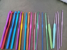 Crochet Hooks Lot Of 20 Various Sizes And Colors