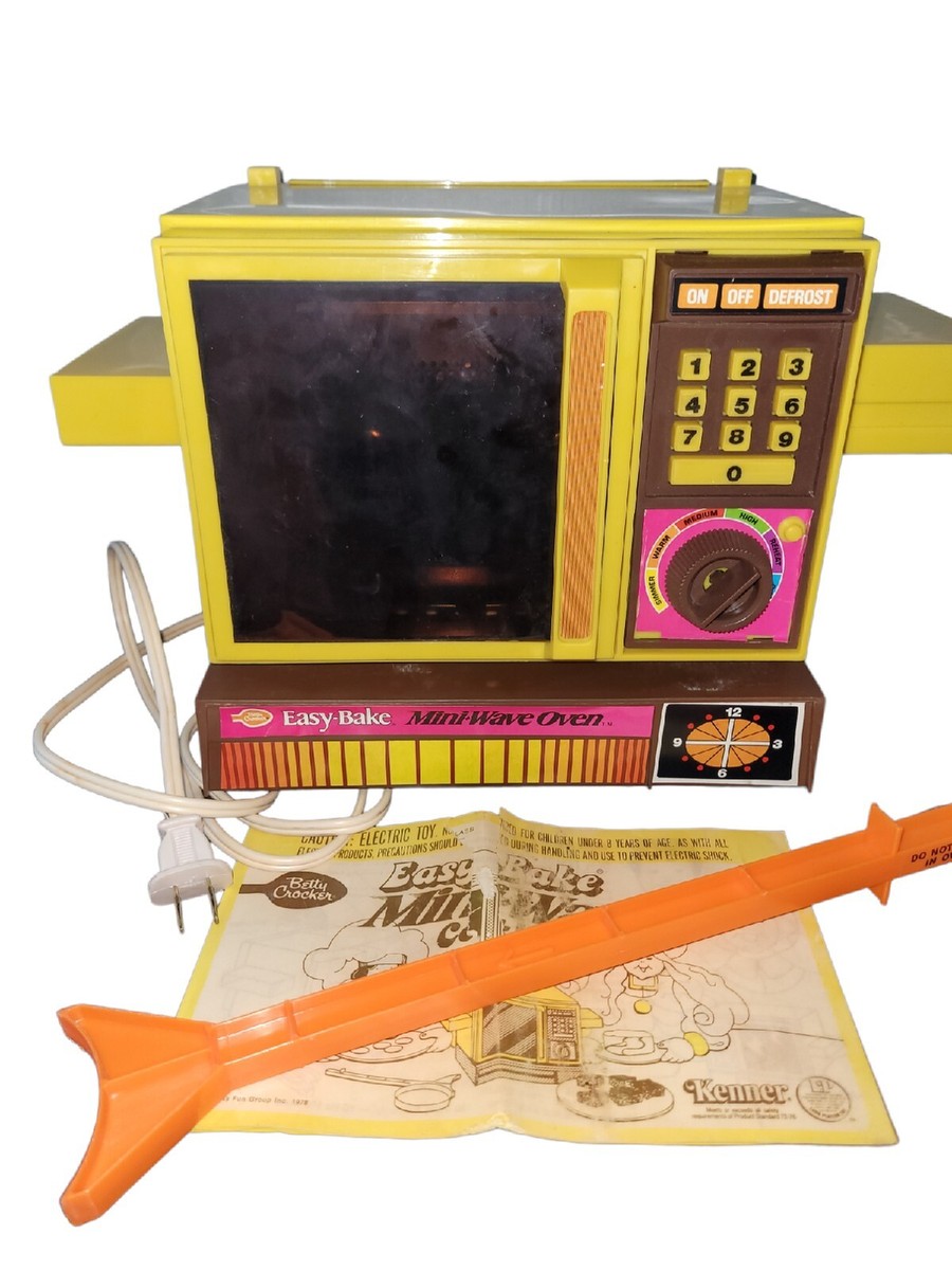 1978 Betty Crocker Kenner Easy Bake Mini-Wave Oven w/ Instructions