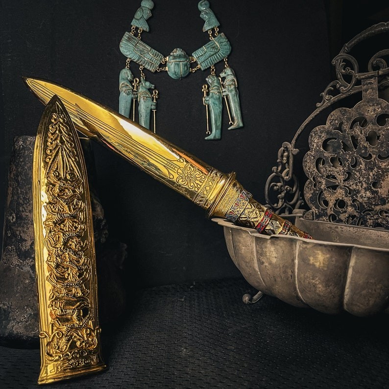 Golden Dagger of king Tutankhamun, King Tutankhamun Dagger. Museum Dagger