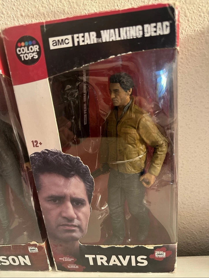 Juego de figuras de acción y cartas McFarlane Fear the Walking Dead Travis & Madison Foto 4 de 4