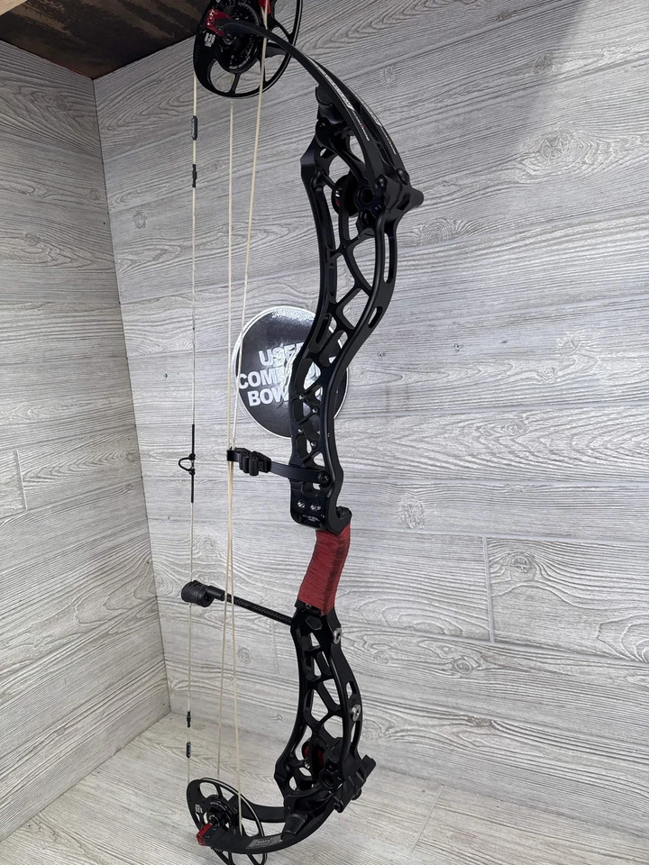 Arco negro Bowtech Reckoning 36 Gen 2 (cámara larga) 60 lb usado Foto 2 de 4