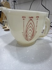 VTG Tupperware Mix N Store 8 Cup 2 Quart Measuring Bowl w/ Spout