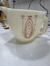 VTG Tupperware Mix N Store 8 Cup 2 Quart Measuring Bowl w/ Spout