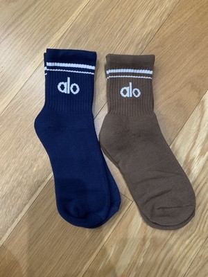Alo Unisex Half-Crew Throwback Socks 2 Pack navy blue and espresso brown