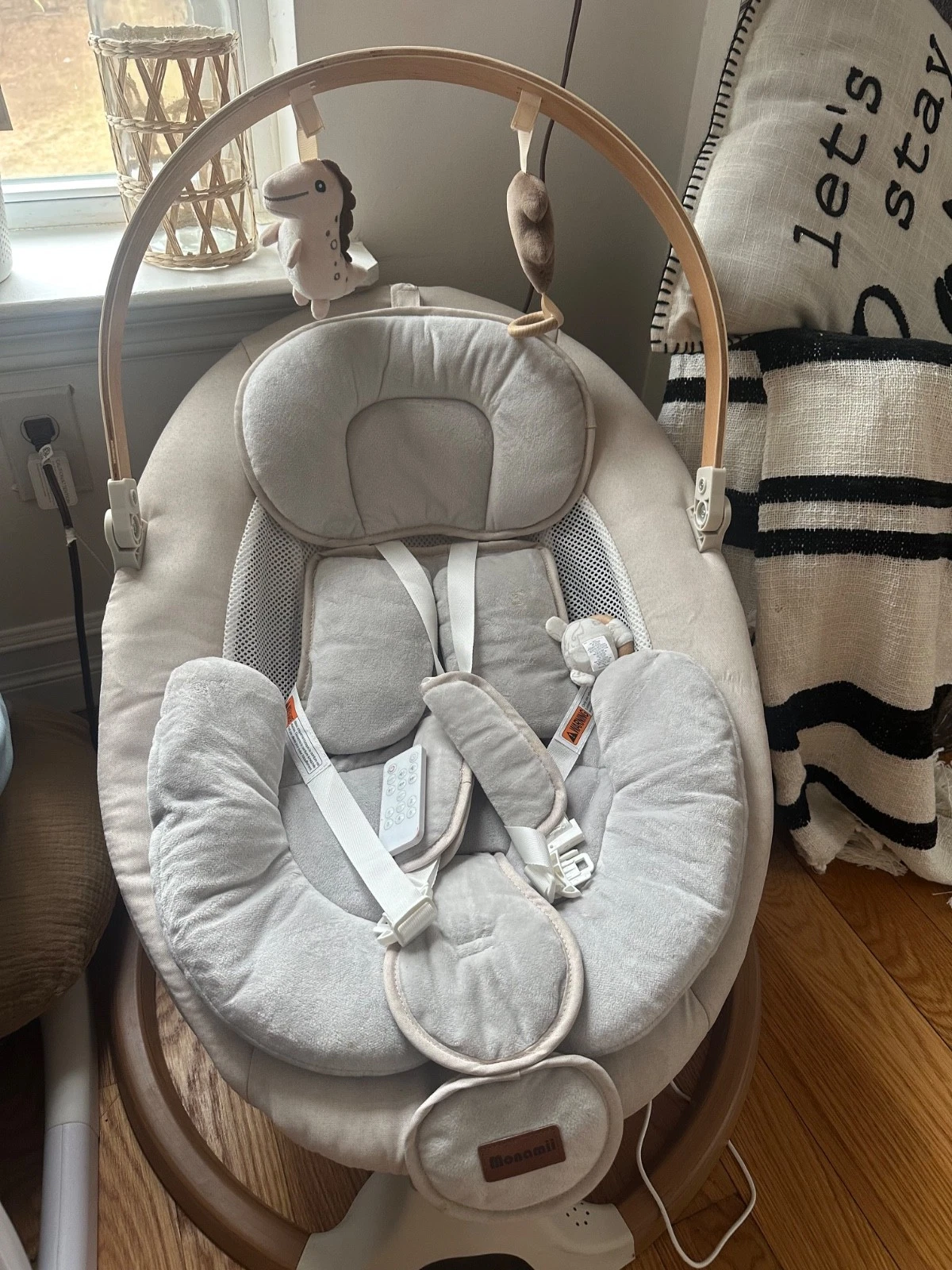 Monamii Electric Baby Swing - 5 Speeds - 10 Lullabies - Beige
Opens in a new window or tab