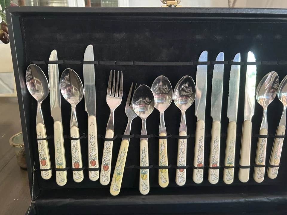 International Stoneware Marmalade 鹅和苹果 27 件套盒装 — 第 3/4 张图片