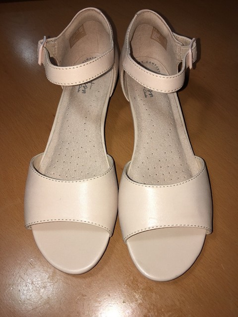 Clarks Ultimate Comfort Collection Beige Sandals Women's Size 7.5 New | eBay
