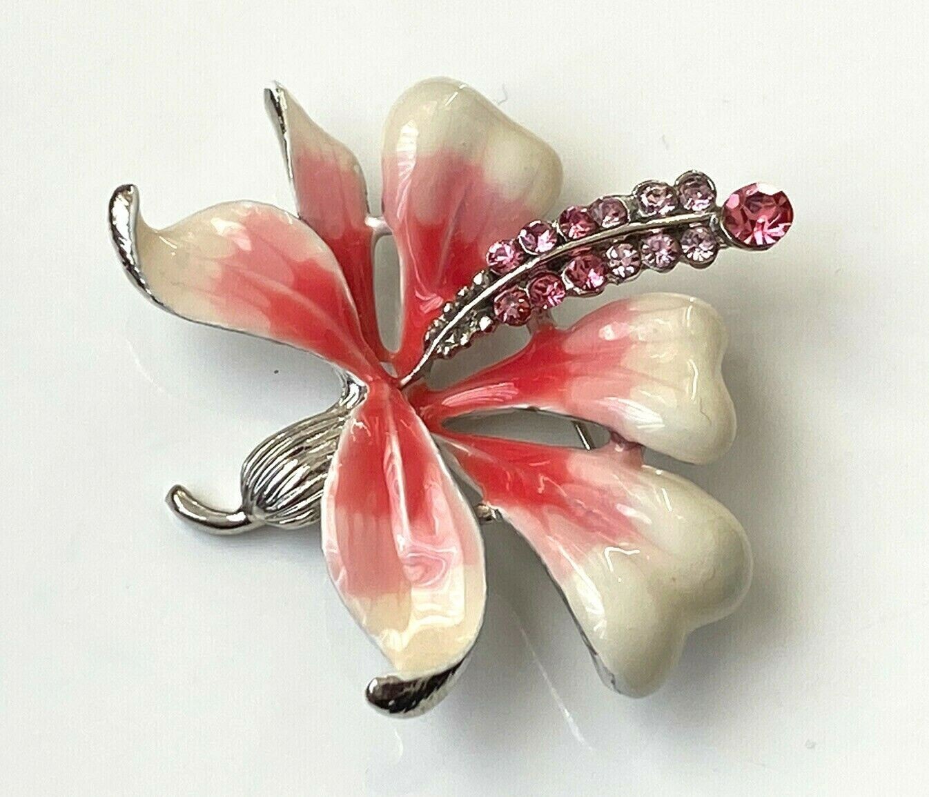 Broche fleur rose rétro pour sublimer une veste de tailleur chic - 4
