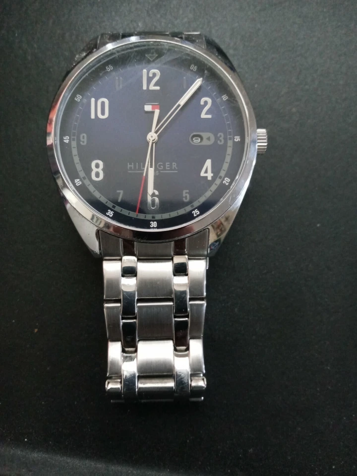 Reloj analógico Tommy Hilfiger de acero inoxidable resistente al agua para hombre Foto 4 de 4