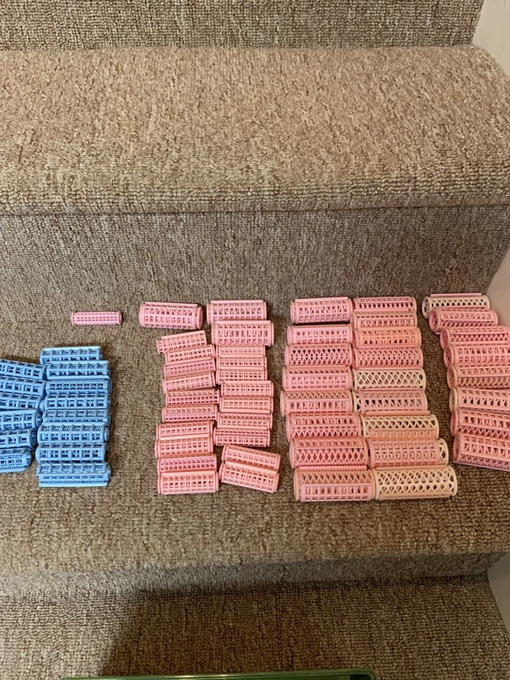 Rodillos de pelo vintage rosa y azul rizadores clips plateados y caja de almacenamiento Foto 2 de 4