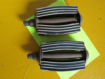 USED OLD BICYCLE PEDAL PAIR WITH 1/2'' DIAMETER THREAD