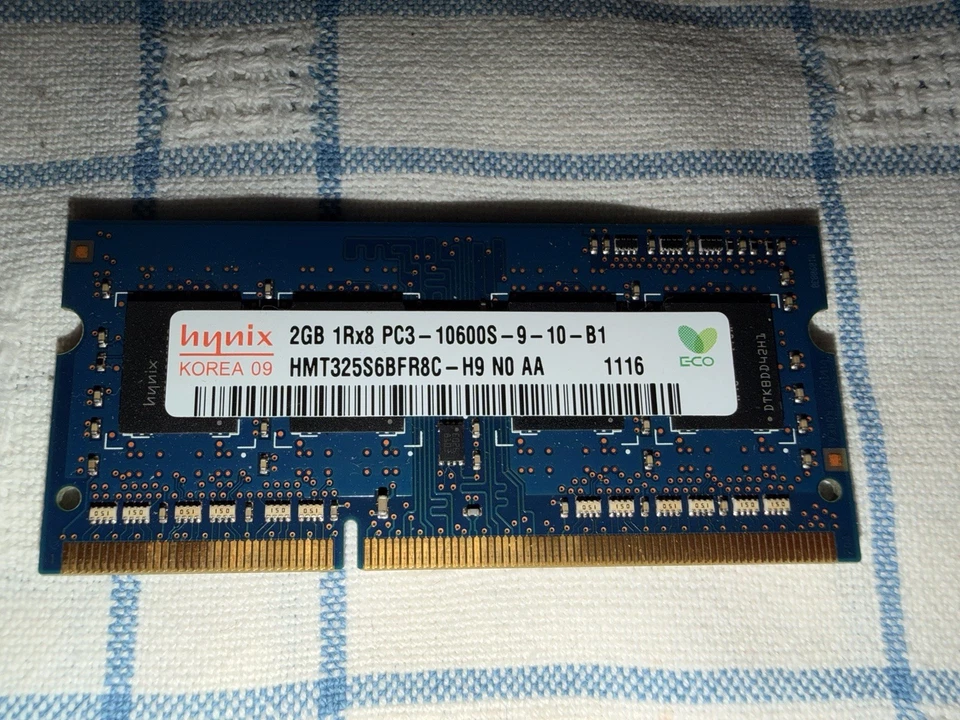 Memoria RAM Hynix 2X 2GB PC3-10600S DDR3-1333 SODIMM 1.5V 1Rx8 HMT325S6BFR8C-H9 - Immagine 3 di 4