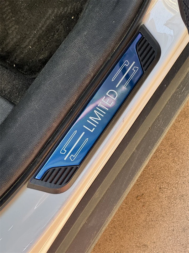 Accesorios protectores de placa de cubierta de umbral de puerta de coche con moldura limitada para Toyota Prius Foto 2 de 4