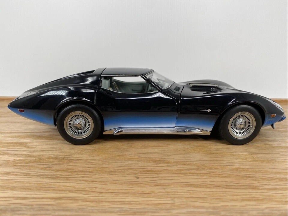 1/18 AUTOart 1968 Chevrolet Corvette Manta Ray - Image 3 of 4
