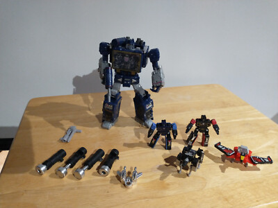 Soundwave Transformers Siege War For Cybertron with cassettes and upgrades 