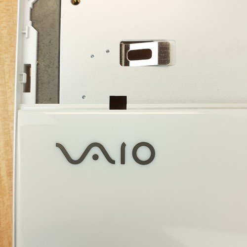 Sony VAIO Palmrest Cover 012-131A-3016-A H0022L White Touchpad No Keyboard - Picture 6 of 24