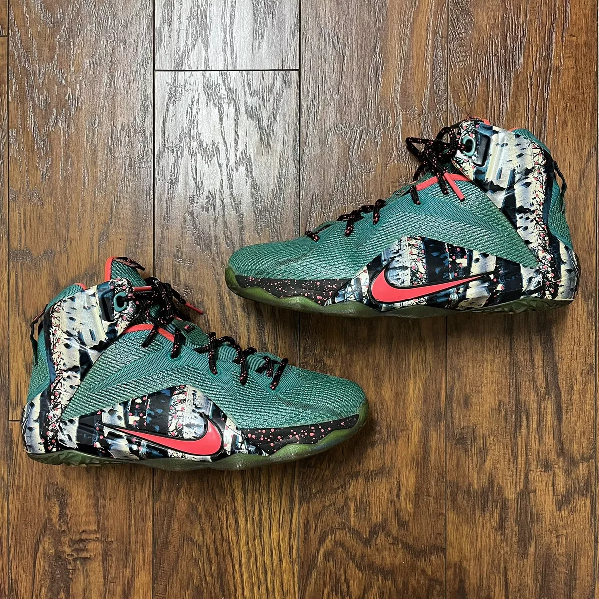 Nike lebron christmas best sale shoes