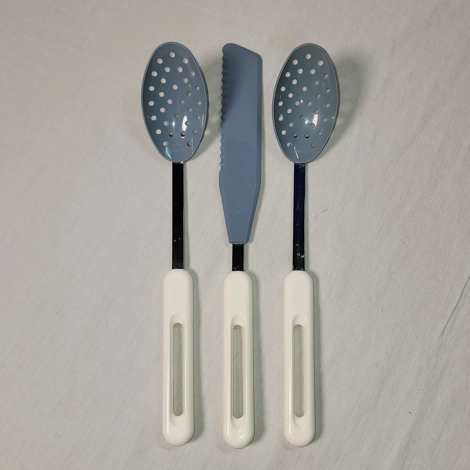 VTG Bonny Blue Holes Nylon Serving Spoons & Serrated Knife White Handle Set of 3