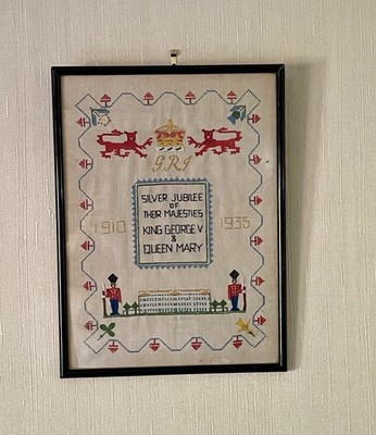 Sampler 1935 King George V & Queen Mary Silber Jubiläum gerahmt glasierte Stickerei