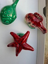 Lot de 2 Poissons et 1étoile de mer  en céramique, salière ou poivrière de table