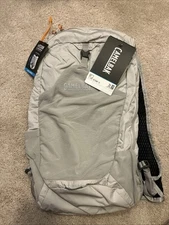 CamelBak Octane 12 Multisport Hydration Pack 70oz 2L Fusion Reservoir Apricot