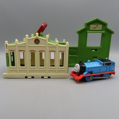 Thomas & Friends Connect & Go Thomas Train Engine And Shed Toy