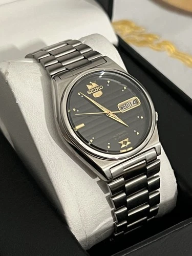 Seiko 5 7019 8180 Black Dial Day Date Automatic Watch Vintage April 1976 Watch