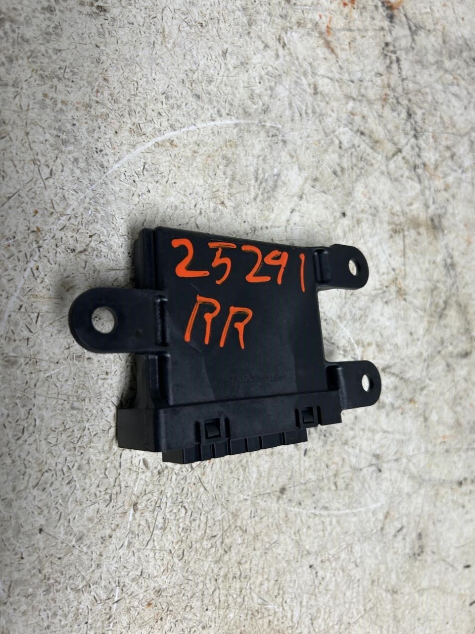 Maserati Levante 2022 Parking assist module P/N 670153622