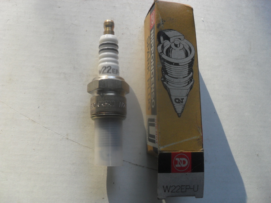 NOS NEW GENUINE DENSO NIPPONDENSO W22EP-U HOT SPARK PLUG NGK BP7E AUTOLITE 4252