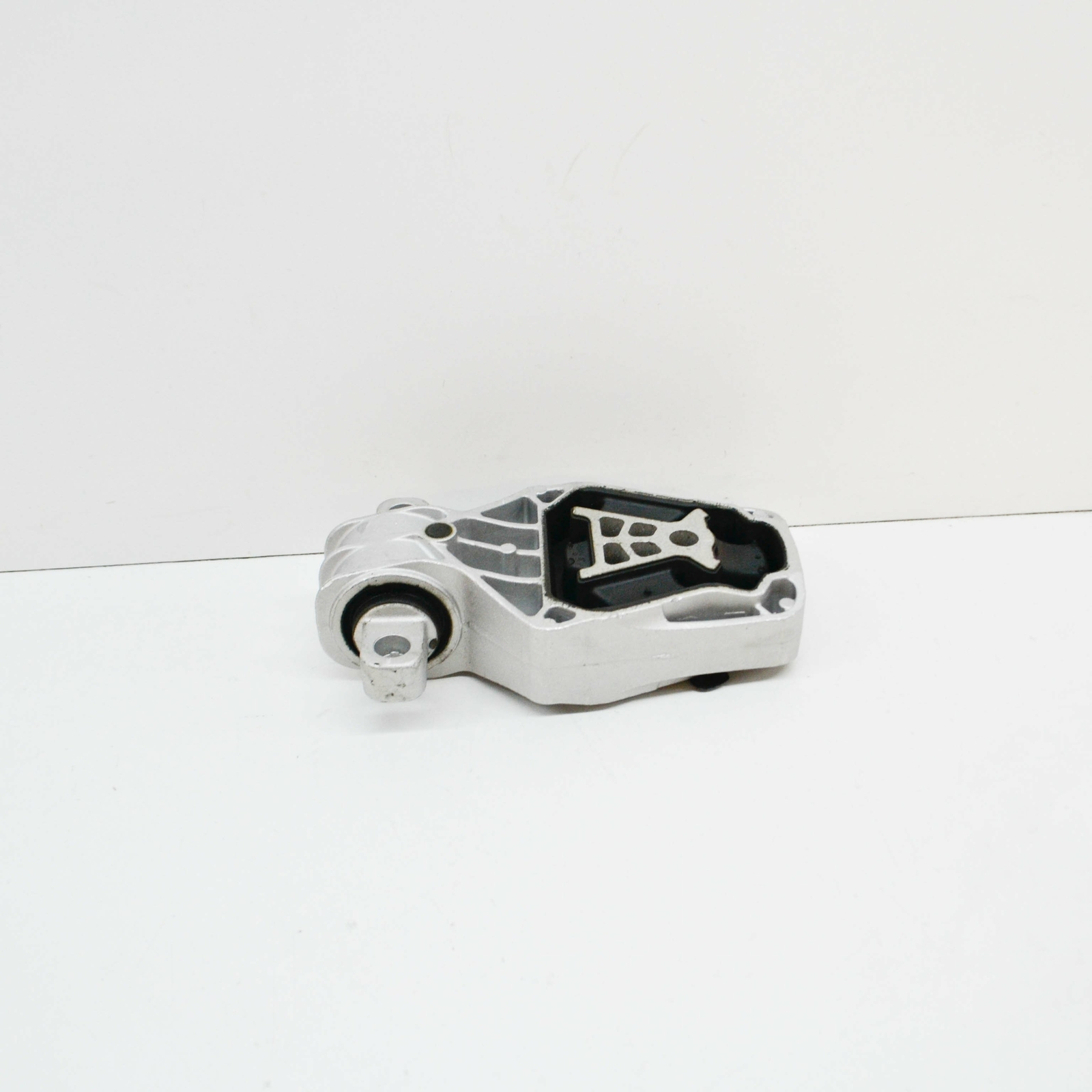 MERCEDES-BENZ CLA C117 Motor Pendelstütze hinten A2462401209