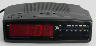 GE Alarm, AM/FM Radio, Battery Backup, Dual Alarm, Snooze MODEL 7-4815A