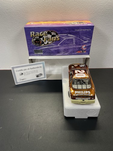 1:24 Tony Stewart #20 Home Depot In Search of the Great Pumpkin 2002 Grand Prix - Picture 4 of 5