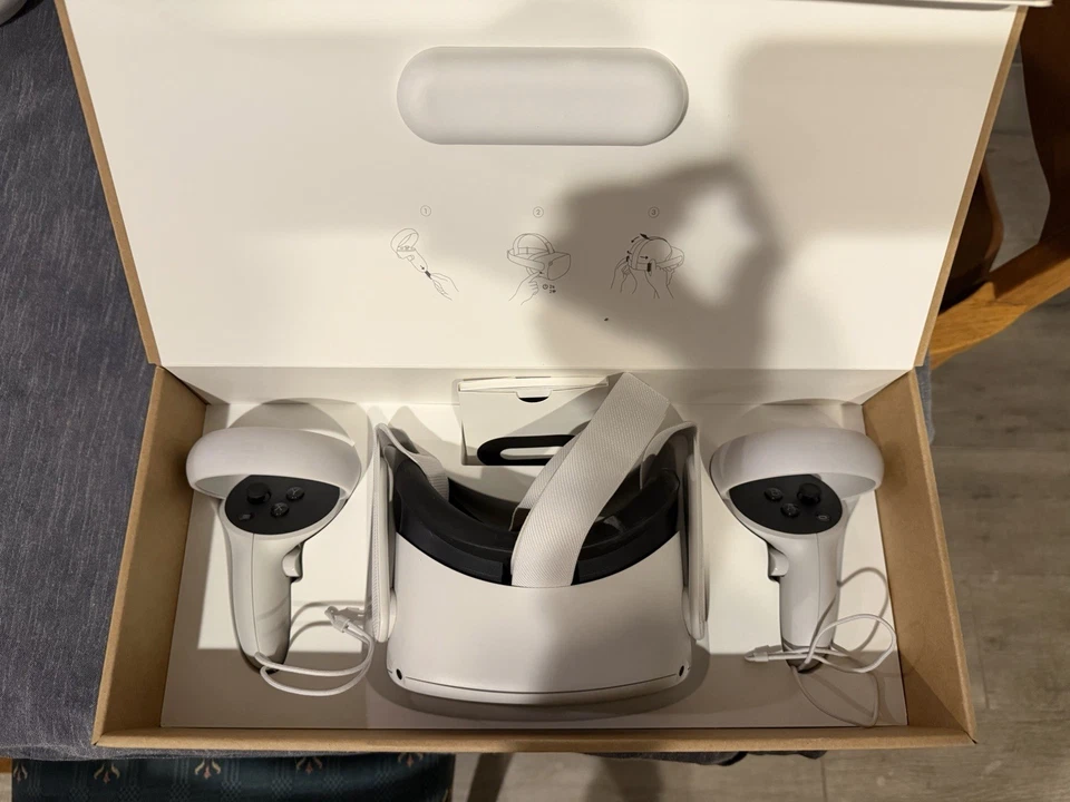 Oculus Meta Quest 2 All-in-One VR Headset with Controllers 256GB & Original Box - Image 2 of 4