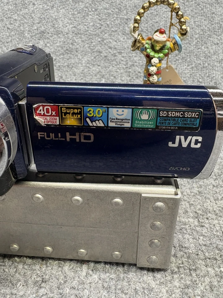 JVC Everio GZ-HM30BU AVCHD 40x Zoom Camcorder Battery Charger Tested/Working - Image 2 of 4