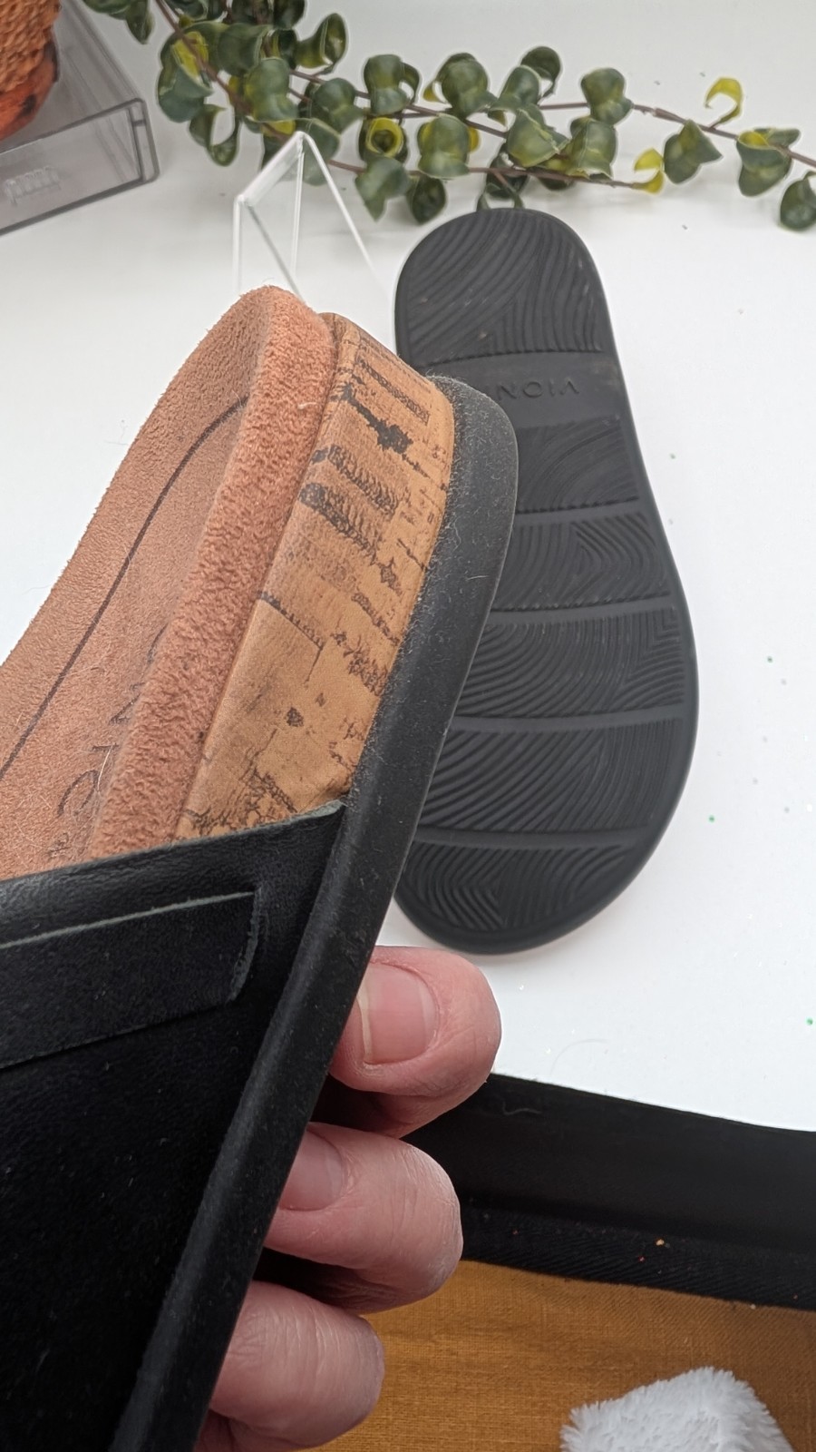 Vionic Cindy Black Leather Toe-Loop Slide Sandals… - image 8